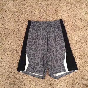Men’s tek gear basketball shorts